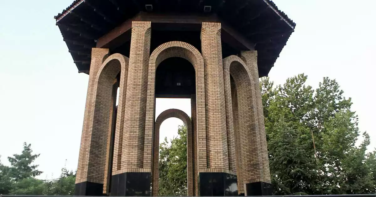 آرامگاه دکتر محمد معین؛ مقصد فرهنگی آستانه اشرفیه