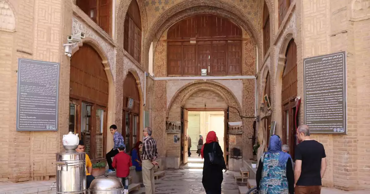 تیمچه صرافیان آباده | معرفی کامل و اطلاعات بازدید