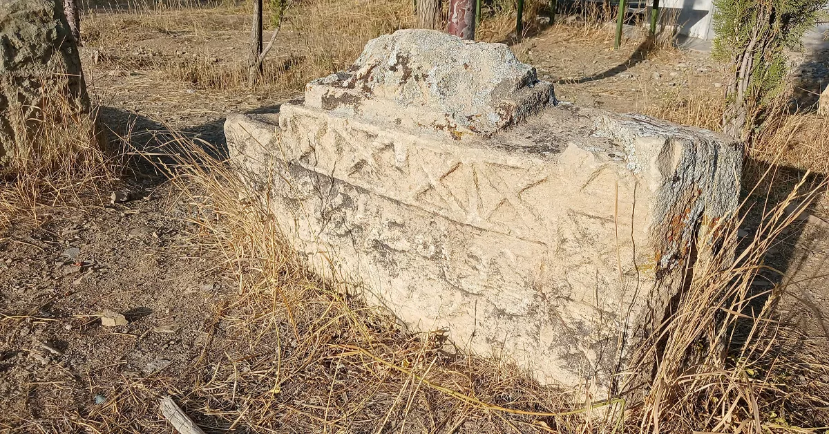 گورستان تاریخی ارنگه | یادگار گذشته در جاده چالوس